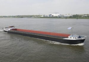 binnenvaart schip de Farber Sint Nicolaasga